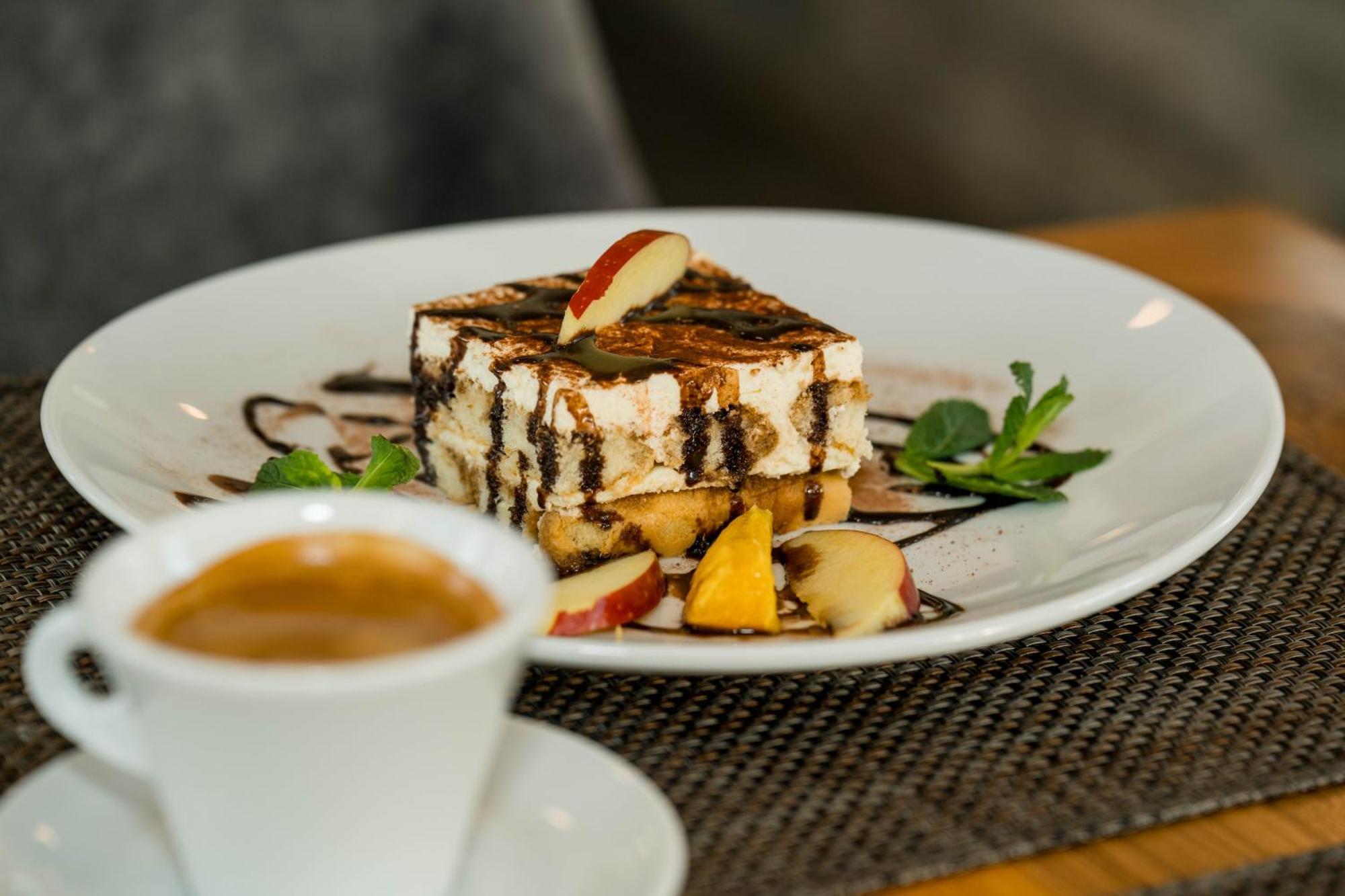 Roca Restaurant Und Hotel Bommersheim Екстериор снимка