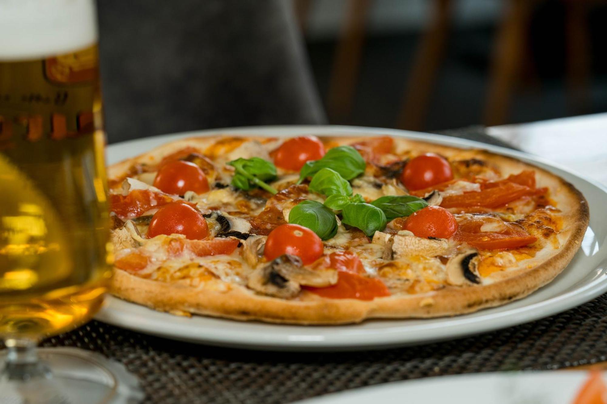 Roca Restaurant Und Hotel Bommersheim Екстериор снимка