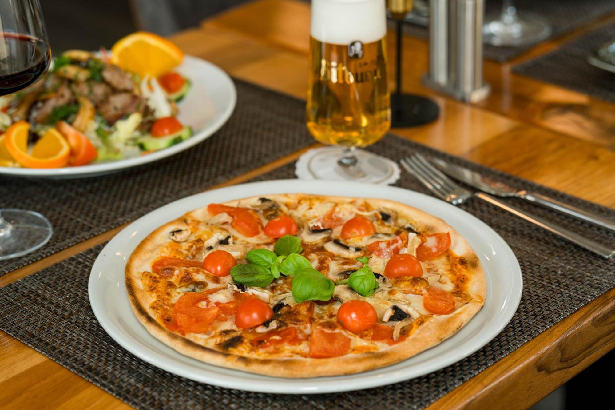 Roca Restaurant Und Hotel Bommersheim Екстериор снимка