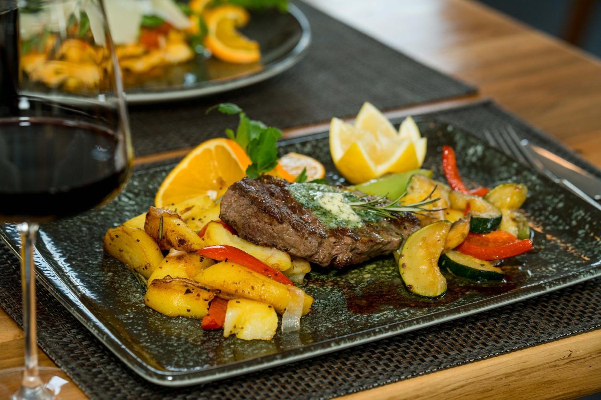 Roca Restaurant Und Hotel Bommersheim Екстериор снимка