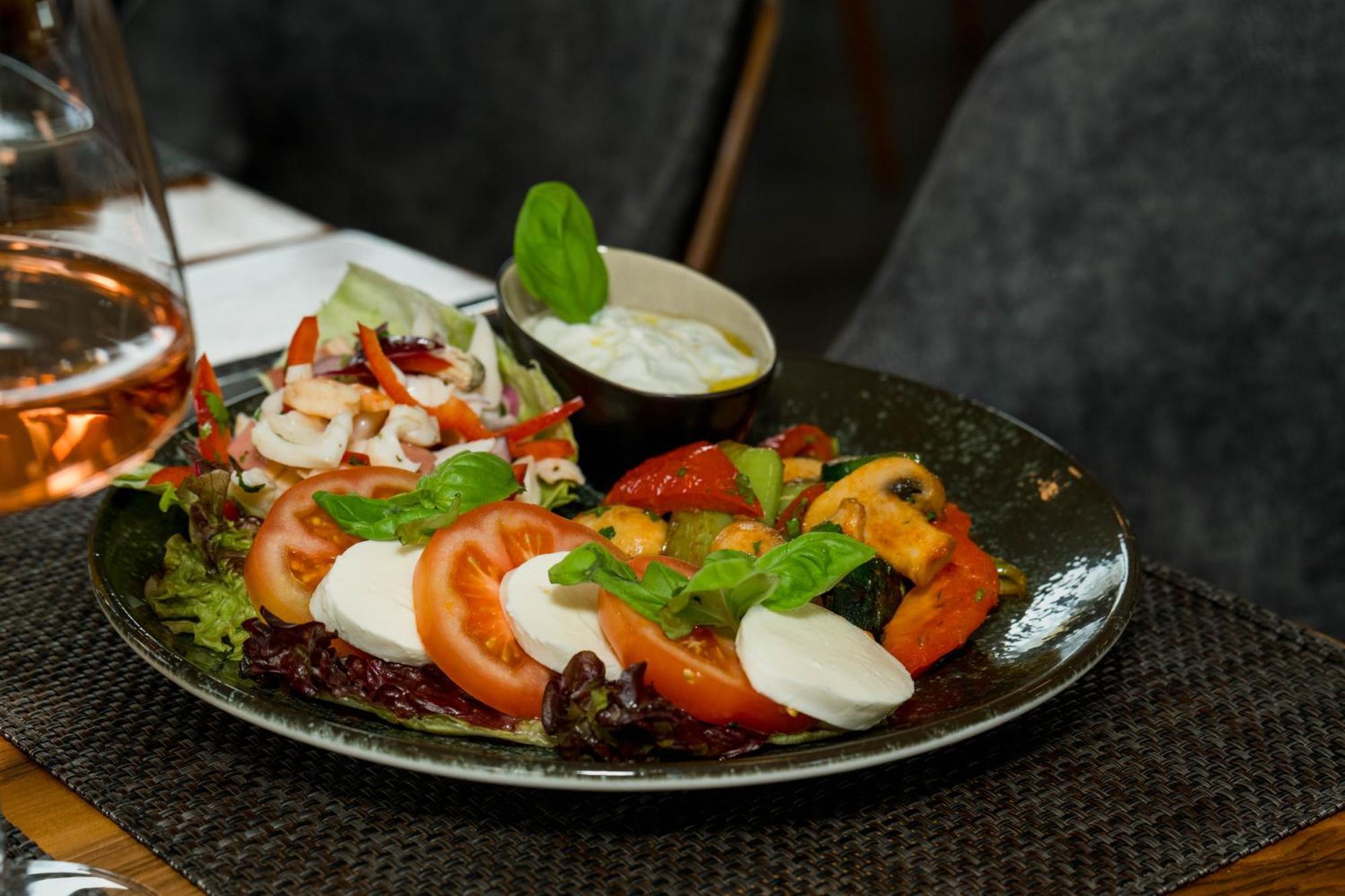 Roca Restaurant Und Hotel Bommersheim Екстериор снимка