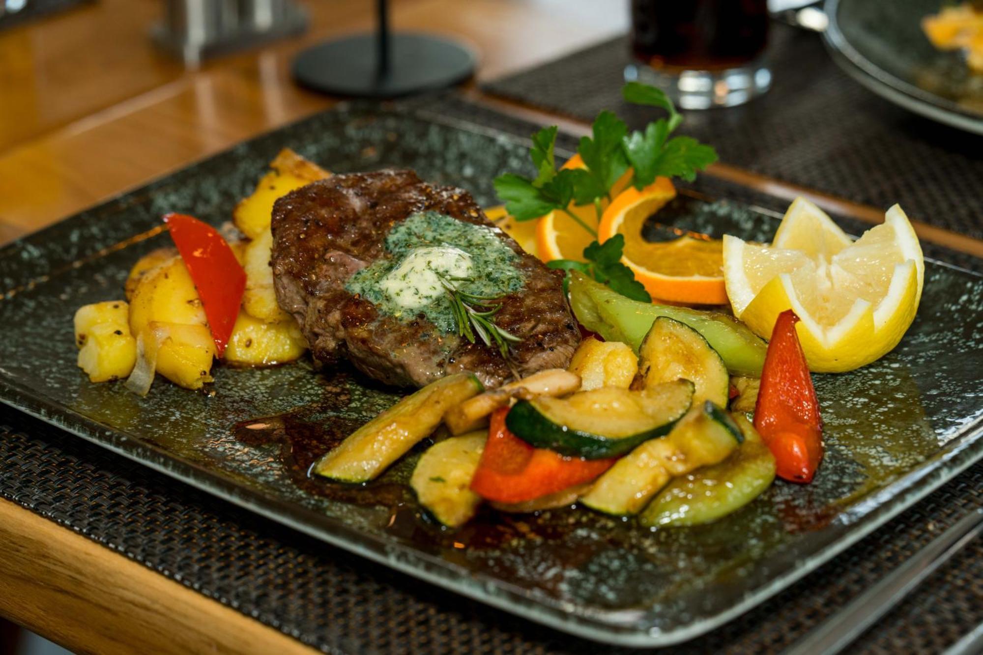 Roca Restaurant Und Hotel Bommersheim Екстериор снимка