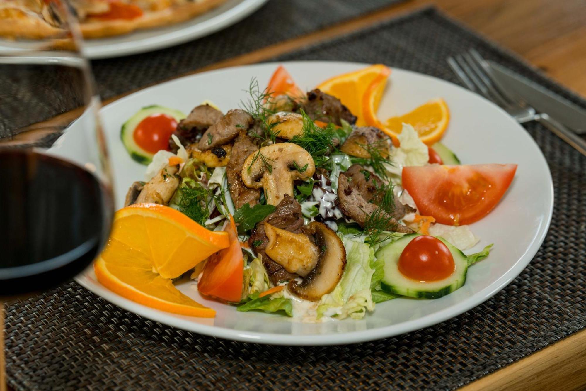 Roca Restaurant Und Hotel Bommersheim Екстериор снимка