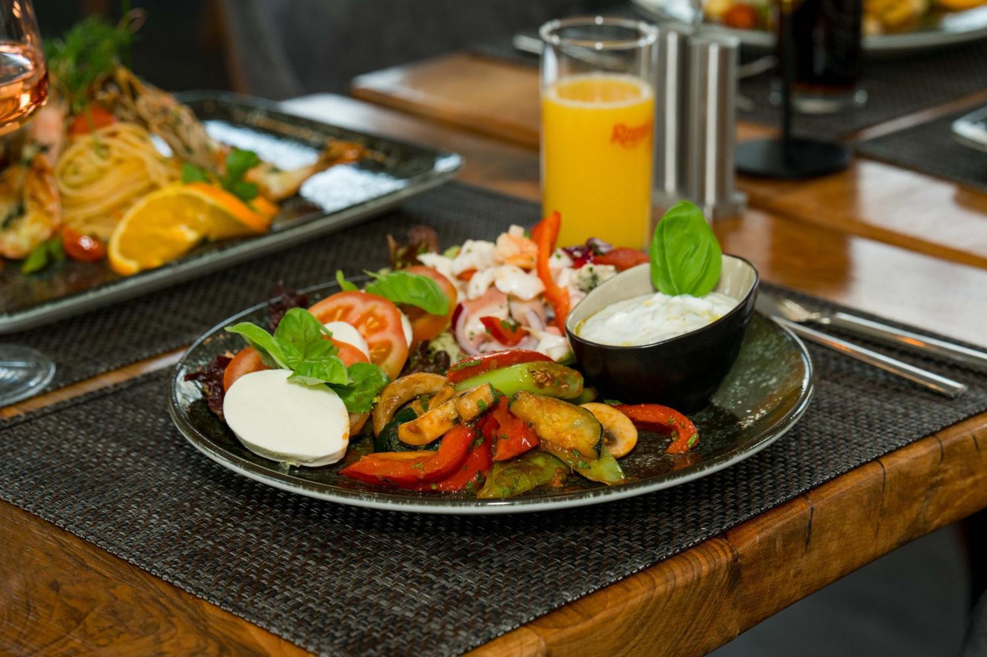 Roca Restaurant Und Hotel Bommersheim Екстериор снимка