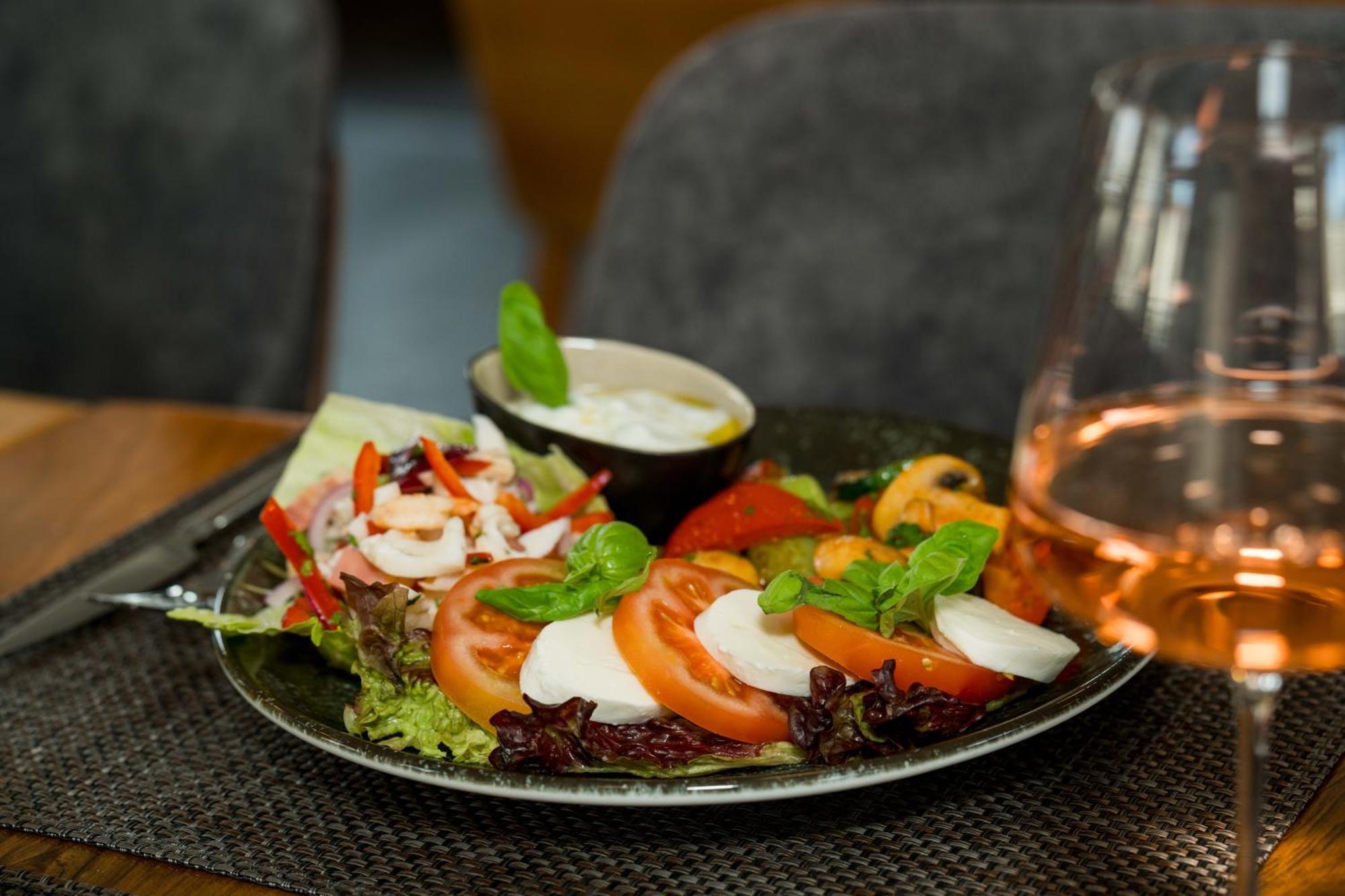 Roca Restaurant Und Hotel Bommersheim Екстериор снимка