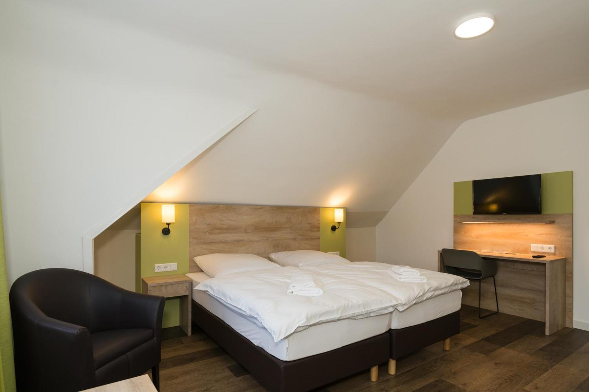 Roca Restaurant Und Hotel Bommersheim Екстериор снимка