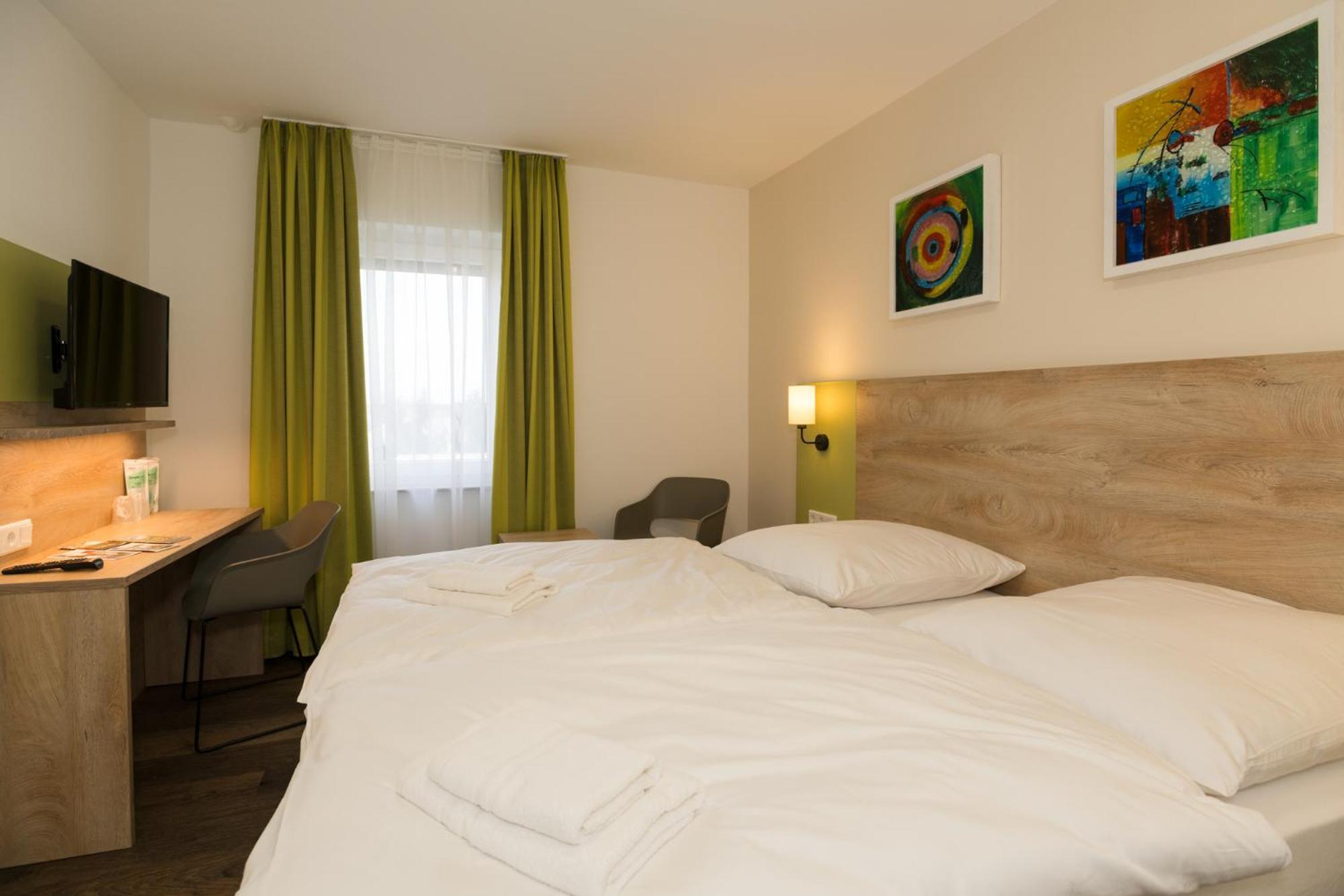 Roca Restaurant Und Hotel Bommersheim Екстериор снимка