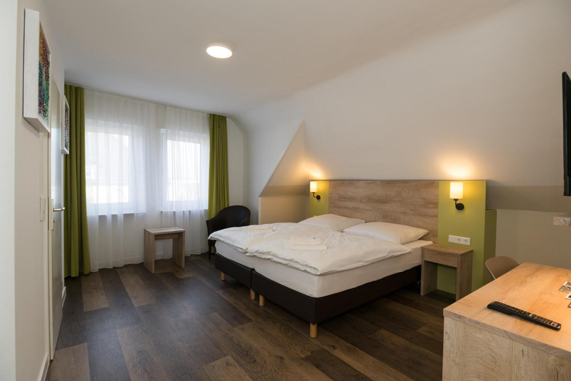 Roca Restaurant Und Hotel Bommersheim Екстериор снимка