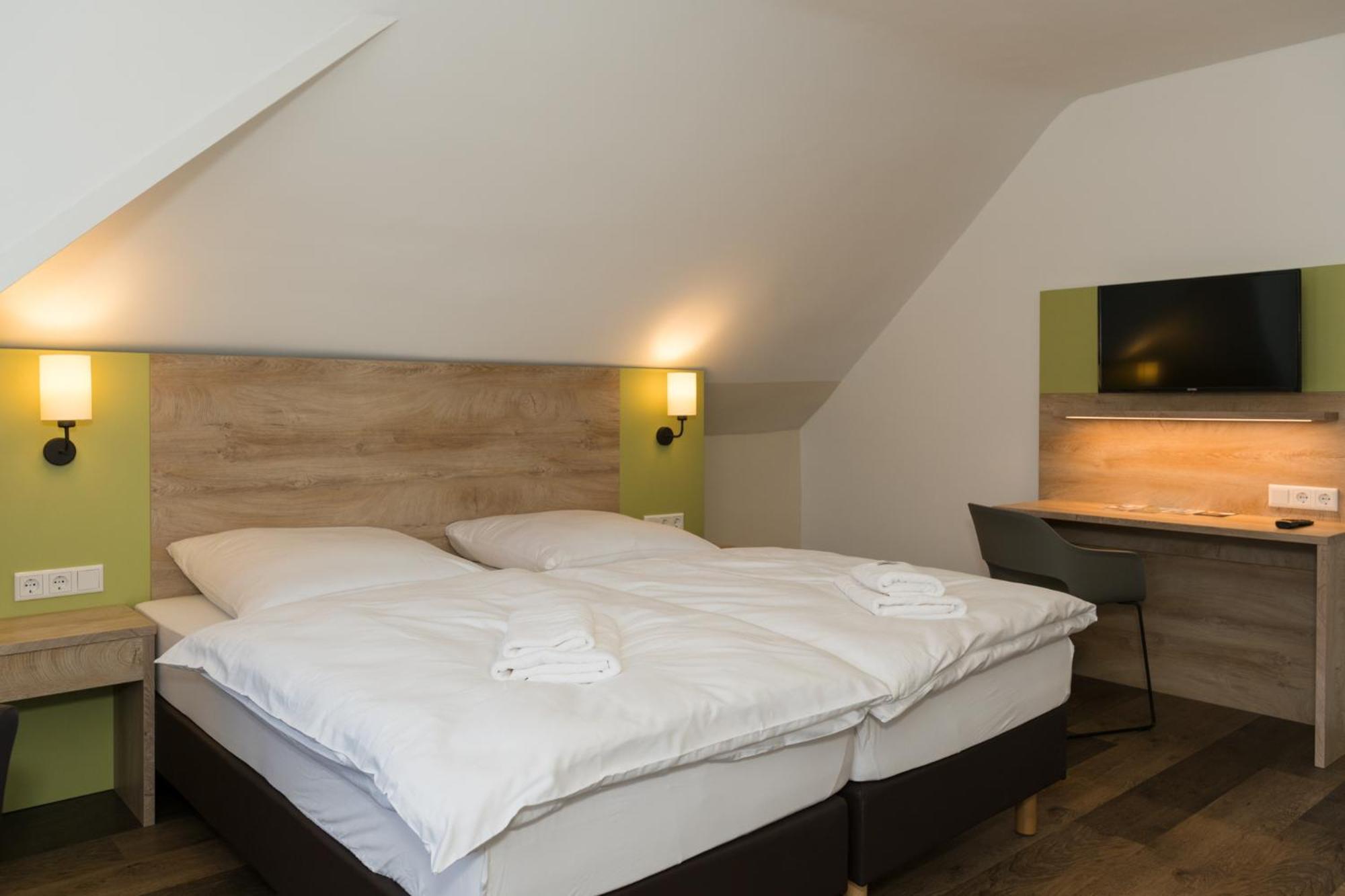 Roca Restaurant Und Hotel Bommersheim Екстериор снимка