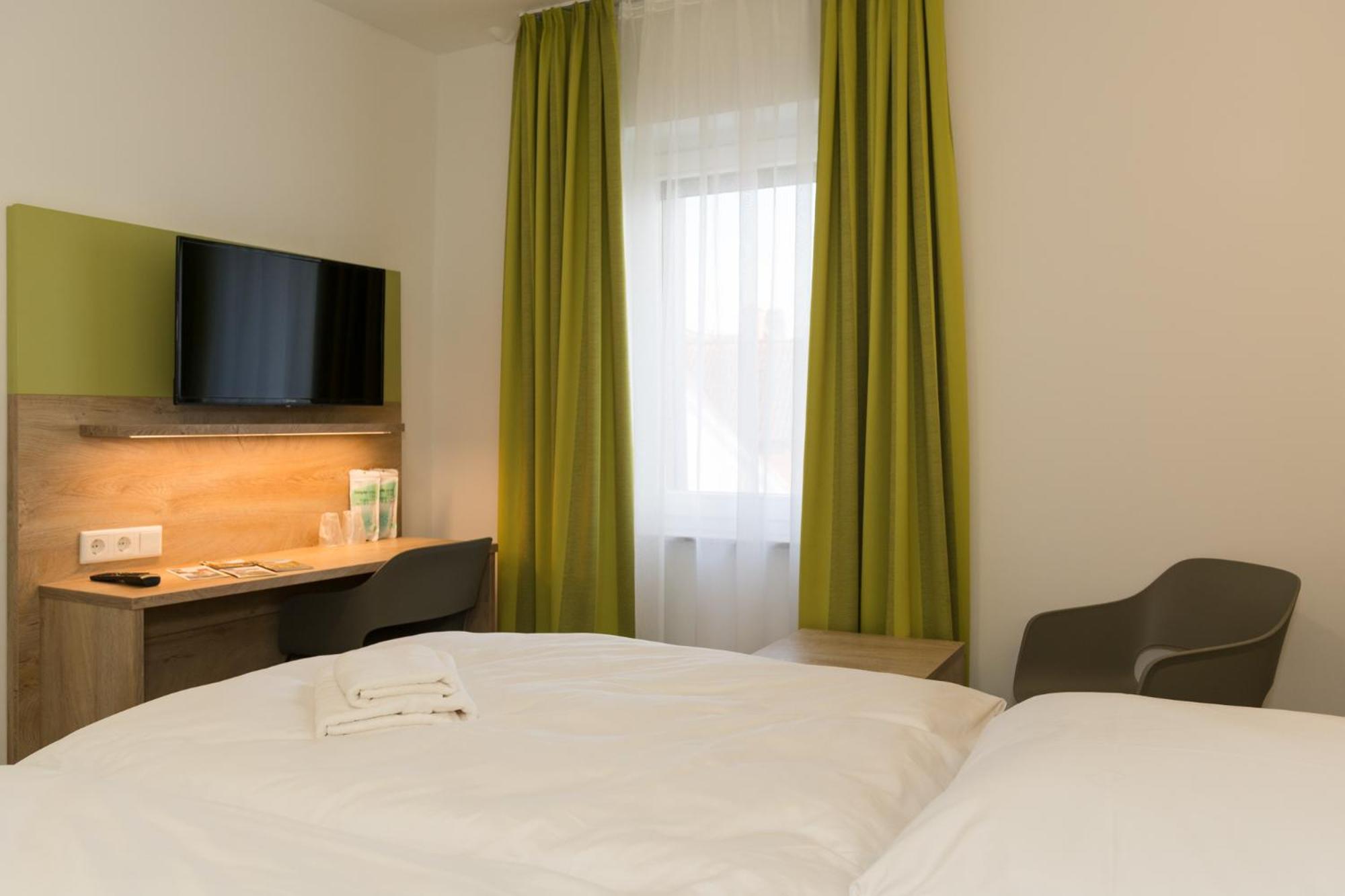 Roca Restaurant Und Hotel Bommersheim Екстериор снимка