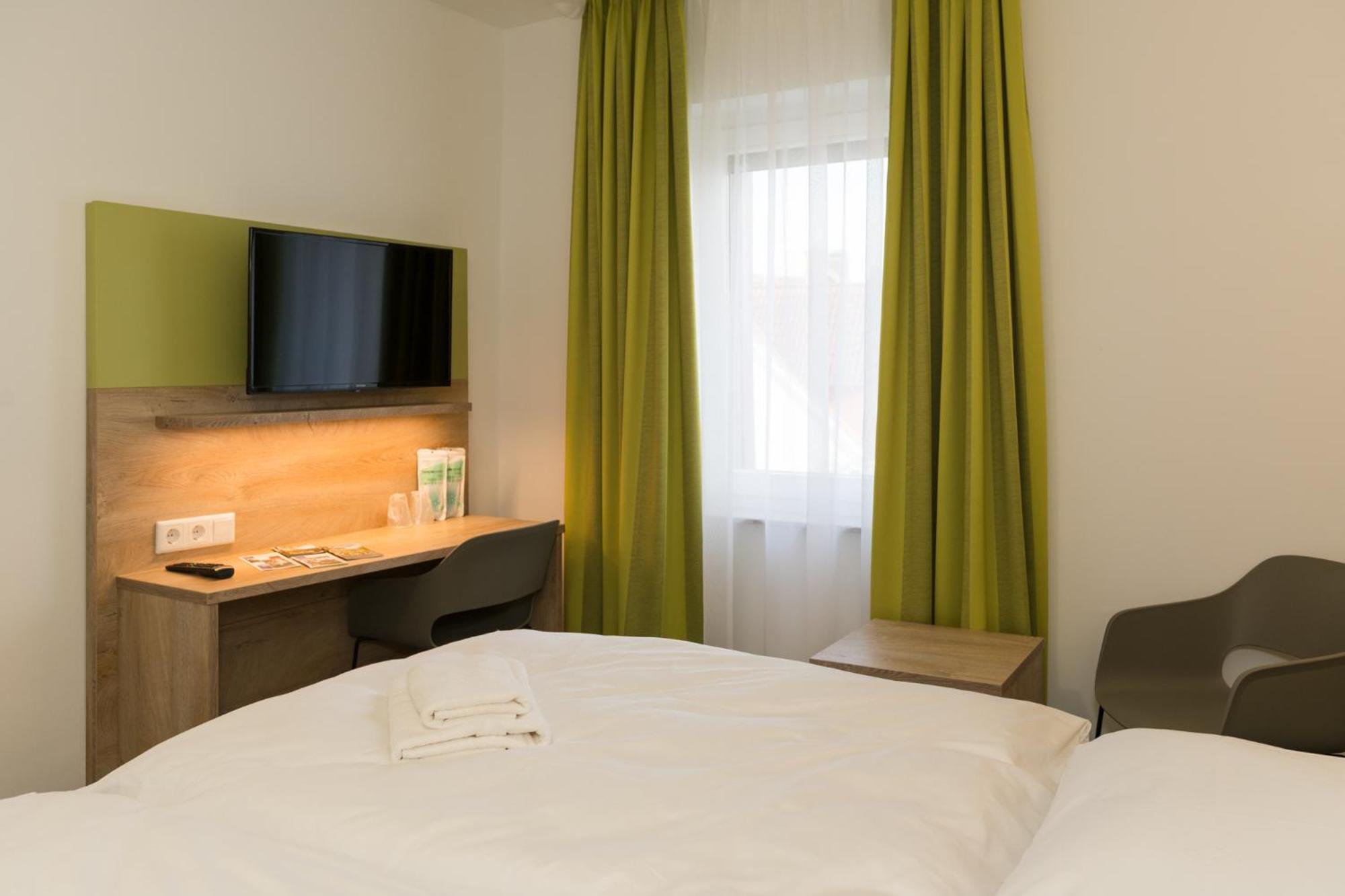 Roca Restaurant Und Hotel Bommersheim Екстериор снимка