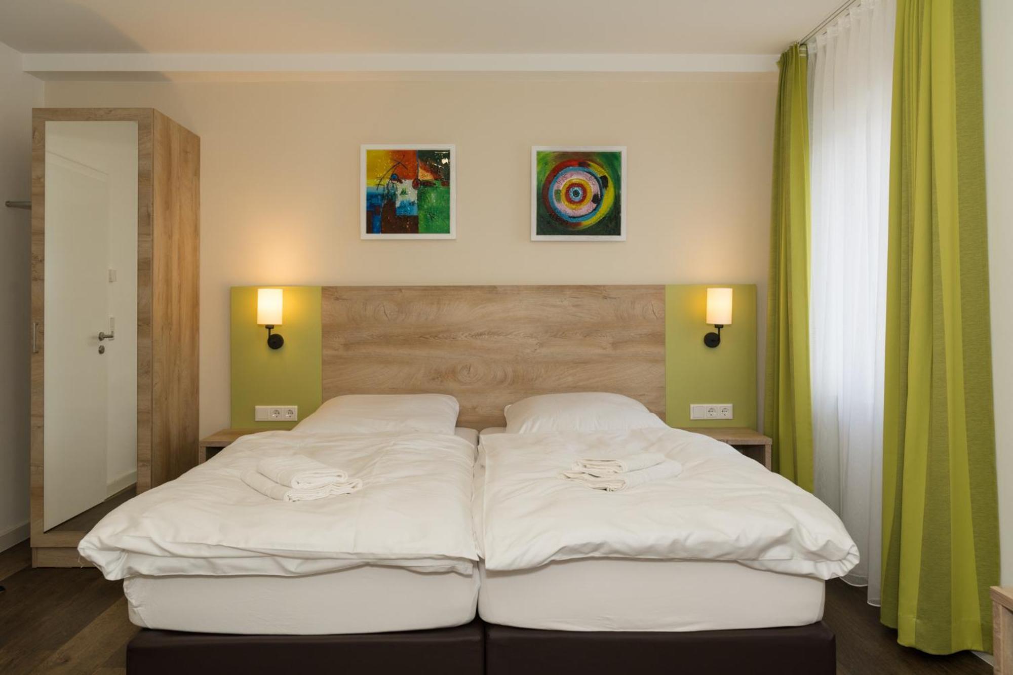 Roca Restaurant Und Hotel Bommersheim Екстериор снимка