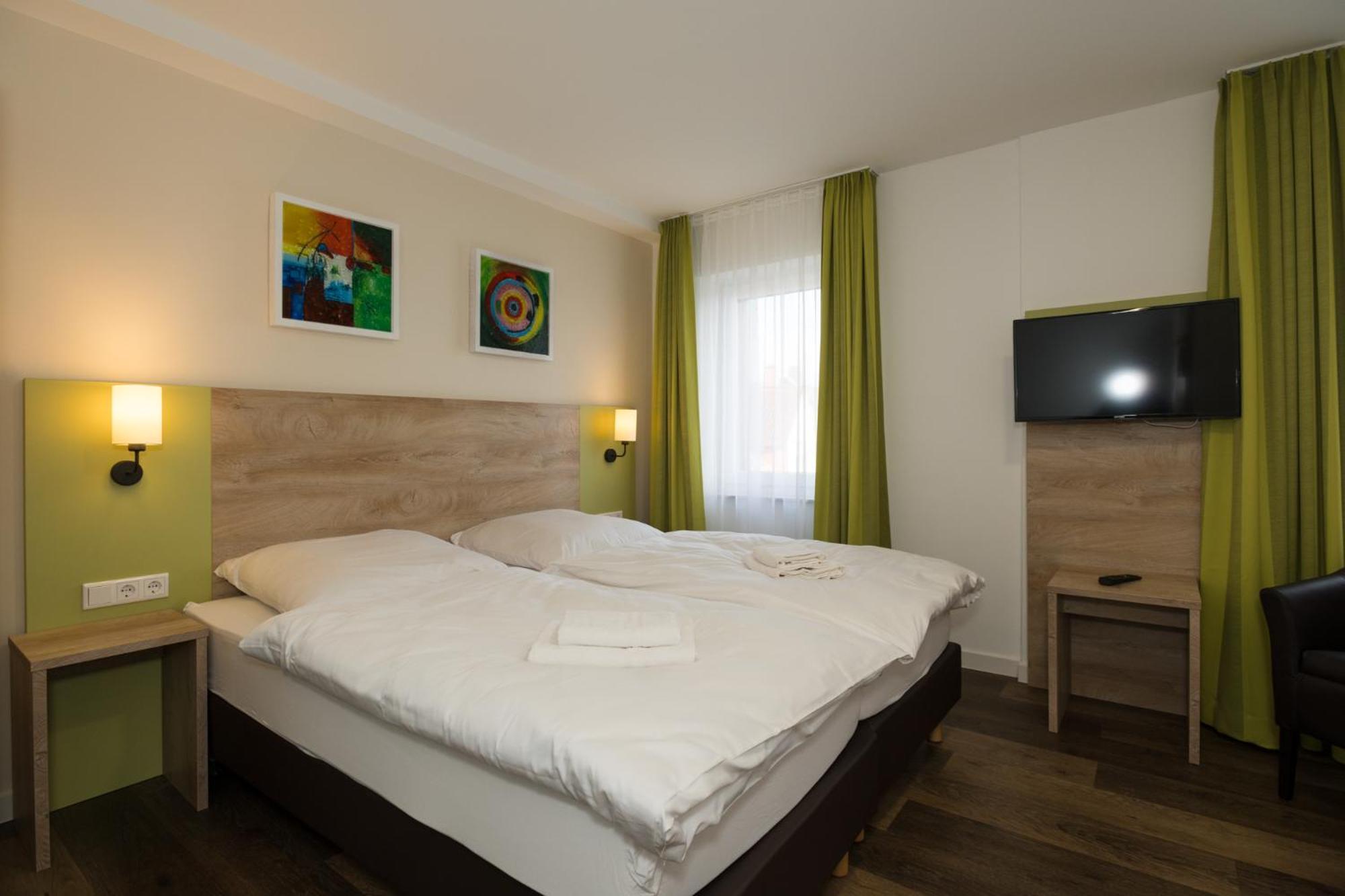 Roca Restaurant Und Hotel Bommersheim Екстериор снимка
